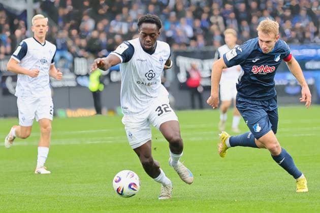 v. li. im Zweikampf Kennedy Okpala (SV Waldhof Mannheim II, 32), Valentin Laessig (TSG Hoffenheim II, 6) GER, TSG 1899 Hoffenheim II gegen SV Waldhof Mannheim, Fussball, 3.Liga, 13.Spieltag, Spielzeit 2025 2026, 02.11.2025. (DFL DFB REGULATIONS PROHIBIT ANY USE OF PHOTOGRAPHS as IMAGE SEQUENCES and or QUASI-VIDEO). GER,TSG 1899 Hoffenheim II gegen Waldhof Mannheim, Fussball, 3.Liga, 13.Spieltag, Spielzeit 2025 2026, 02.11.2025. Hoffenheim Copyright: xEibner-Pressefoto JoergxHirschx EP_JHH