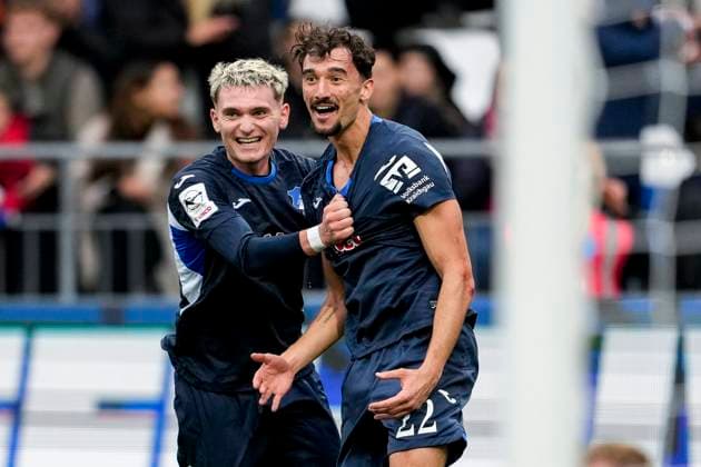 v.li.: Paul Hennrich (TSG II, 11), Torschütze Arian Llugiqi (TSG II, 22), Spieler der TSG 1899 Hoffenheim II (U23), jubeln über das Tor zum 1:0, Jubel, Torjubel, Torerfolg, celebrate the goal, goal, celebration, jubelt ueber das Tor, Freuen, Freude, freut sich, optimistisch, positiv, Spielszene, Highlight, Action, Aktion, 02.11.2025, Sinsheim (Deutschland), Fussball, 3. Liga, TSG 1899 Hoffenheim II - SV Waldhof Mannheim, DFB DFL REGULATIONS PROHIBIT ANY USE OF PHOTOGRAPHS AS IMAGE SEQUENCES AND OR QUASI-VIDEO.