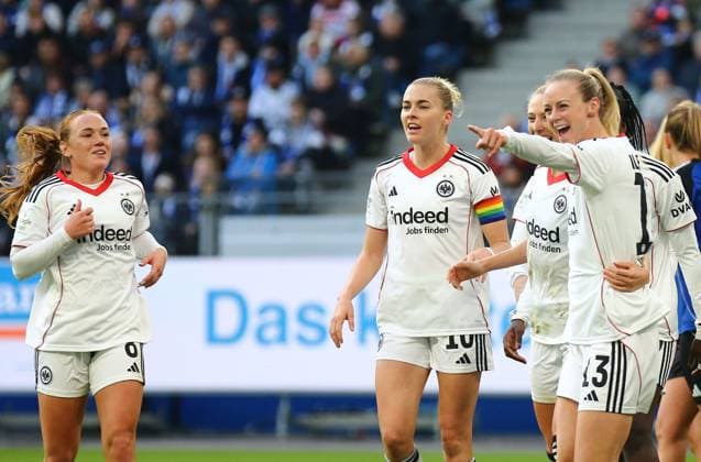 02.11.2025, xcex, GER, Hamburg, Volksparkstadion, Frauenfussball, 1. Bundesliga, DIE LIGA, Google Pixel Frauen-Bundesliga, Saison 2025 2026, Spieltag 8, SGE, HSV, Hamburger SV - Eintracht Frankfurt Frauen, Torjubel Eintracht Frankfurt, Jubel, Freude, Emotionen, goal celebration, Amanda Ilestedt (SGE) bejubelt ihren Treffer zum 1:0, DFL regulations prohibit any use of photographs as image sequences and or quasi-video