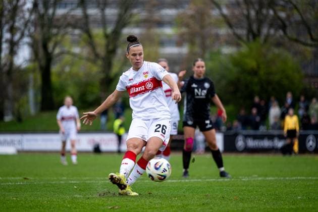 Nicole Billa (VfB Stuttgart, 26) trifft das Tor zum 3:1 per Elfmeter, GER, VfB Stuttgart vs VfR SW Warbeyen, Fussball, Frauen, 2. Bundesliga, 9. Spieltag, Saison 2025 2026, 02.11.2025 GER, VfB Stuttgart vs VfR SW Warbeyen, Fussball, Frauen, 2. Bundesliga, 9. Spieltag, Saison 2025 2026, 02.11.2025 Bad Cannstatt Copyright: xEibner-Pressefoto Memmlerx EP_MMR