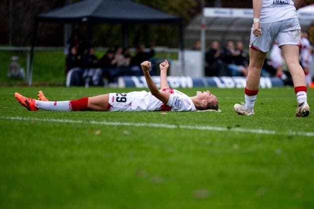 Meike Meßmer (VfB Stuttgart, 29) jubelt ueber das Tor zum 4:1, GER, VfB Stuttgart vs VfR SW Warbeyen, Fussball, Frauen, 2. Bundesliga, 9. Spieltag, Saison 2025 2026, 02.11.2025 GER, VfB Stuttgart vs VfR SW Warbeyen, Fussball, Frauen, 2. Bundesliga, 9. Spieltag, Saison 2025 2026, 02.11.2025 Bad Cannstatt Copyright: xEibner-Pressefoto Memmlerx EP_MMR