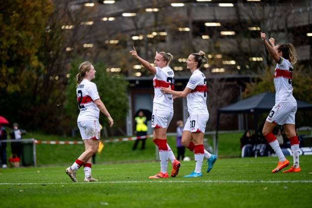 Linette Hofmann (VfB Stuttgart, 02), Meike Meßmer (VfB Stuttgart, 29), Jana Beuschlein (VfB Stuttgart, 20), Fabienne Dongus (VfB Stuttgart, 33) jubeln ueber das Tor zum 4:1, GER, VfB Stuttgart vs VfR SW Warbeyen, Fussball, Frauen, 2. Bundesliga, 9. Spieltag, Saison 2025 2026, 02.11.2025 GER, VfB Stuttgart vs VfR SW Warbeyen, Fussball, Frauen, 2. Bundesliga, 9. Spieltag, Saison 2025 2026, 02.11.2025 Bad Cannstatt Copyright: xEibner-Pressefoto Memmlerx EP_MMR