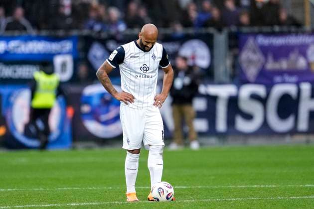 Terrence Boyd (SVWM, 13), Spieler vom SV Waldhof Mannheim (SVWM), enttäuscht schauend, Enttäuschung, Frustration, disappointed, pessimistisch, nach dem Gegentor zum 2:0, Action, Aktion, Spielszene, 02.11.2025, Sinsheim (Deutschland), Fussball, 3. Liga, TSG 1899 Hoffenheim II - SV Waldhof Mannheim, DFB DFL REGULATIONS PROHIBIT ANY USE OF PHOTOGRAPHS AS IMAGE SEQUENCES AND OR QUASI-VIDEO.