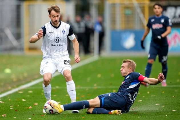 v.li.: Lukas Klünter (SVWM, 24), Valentin Lässig (TSG II, 6), Zweikampf, Spielszene, Duell, duel, tackle, tackling, Dynamik, Action, Aktion, 02.11.2025, Sinsheim (Deutschland), Fussball, 3. Liga, TSG 1899 Hoffenheim II - SV Waldhof Mannheim, DFB DFL REGULATIONS PROHIBIT ANY USE OF PHOTOGRAPHS AS IMAGE SEQUENCES AND OR QUASI-VIDEO.