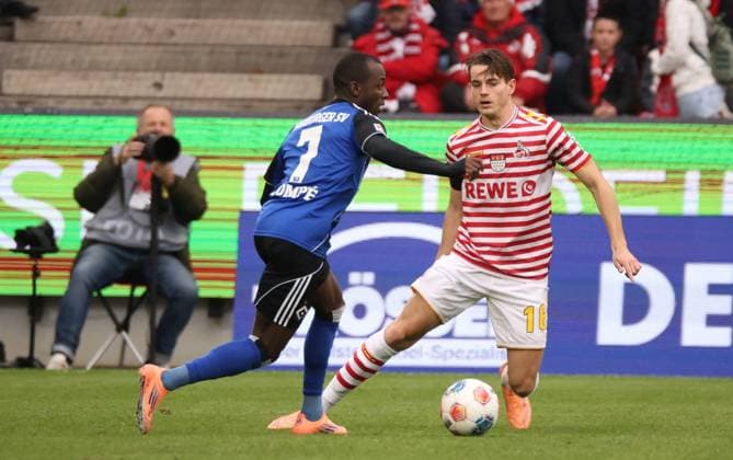 v.l. Jean-Luc Dompe (Hamburger SV 07), Jakub Kaminski (1. FC Koeln 16) GER, 1. FC Koeln vs. Hamburger SV, Fussball, Bundesliga, 9. Spieltag, Spielzeit 2025 2026, 02.11.2025 (DFL DFB REGULATIONS PROHIBIT ANY USE OF PHOTOGRAPHS as IMAGE SEQUENCES and or QUASI-VIDEO). GER, 1. FC Koeln vs. Hamburger SV, Fussball, Bundesliga, 9. Spieltag, Spielzeit 2025 2026, 02.11.2025 Koeln Copyright: xEibner-Pressefotox xThomasxStoeckerx EP_TSR
