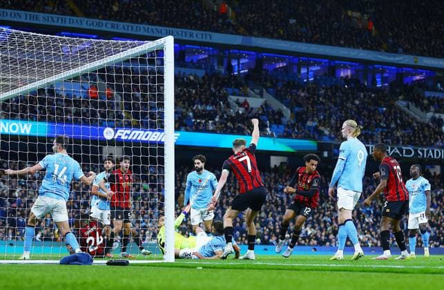 Tyler Adams of Bournemouth celebrates scoring a goal to make it 1-1 Manchester City v AFC Bournemouth, Premier League, Football, Etihad Stadium, Manchester, UK - 02 Nov 2025Manchester Etihad Stadium United Kingdom EDITORIAL USE ONLY No use with unauthorised audio, video, data, fixture lists, club league logos or live services. Online in-match use limited to 120 images, no video emulation. No use in betting, games or single club league player publications. Copyright: xMattxWest Shutterstockx 15641506r