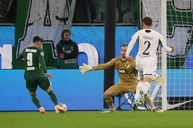 02.11.2025, xgox, Fussball 1. Bundesliga, VfL Wolfsburg - TSG 1899 Hoffenheim emspor, v.l. Mohammed Amoura (Wolfsburg, 9) schiesst Tor, schießt, Torschuetze, erzielt Tor, Treffer, scores the goal 1:0 (DFL DFB REGULATIONS PROHIBIT ANY USE OF PHOTOGRAPHS as IMAGE SEQUENCES and or QUASI-VIDEO) Wolfsburg