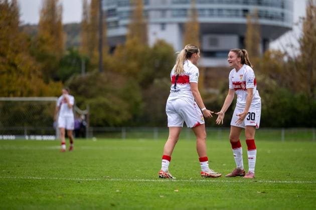 Dafina Redzepi (VfB Stuttgart, 07), Joy Castor (VfB Stuttgart, 30) jubeln ueber das Tor zum 7:2, GER, VfB Stuttgart vs VfR SW Warbeyen, Fussball, Frauen, 2. Bundesliga, 9. Spieltag, Saison 2025 2026, 02.11.2025 GER, VfB Stuttgart vs VfR SW Warbeyen, Fussball, Frauen, 2. Bundesliga, 9. Spieltag, Saison 2025 2026, 02.11.2025 Bad Cannstatt Copyright: xEibner-Pressefoto Memmlerx EP_MMR