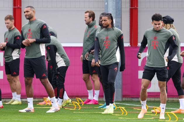 Jonathan Tah (FC Bayern Muenchen, 04) mit Michael Olise (FC Bayern Muenchen, 17) und Luis Diaz (FC Bayern Muenchen, 14), GER, Abschlusstraining, FC Bayern Muenchen, Fussball, UEFA Champions League, Liga-Phase, 4. Spieltag, Saison 2025 2026, 03.11.2025, GER, Abschlusstraining, FC Bayern Muenchen, Fussball, UEFA Champions League, Liga-Phase, 4. Spieltag, Saison 2025 2026, 03.11.2025 Muenchen Copyright: xEibner-Pressefoto JennixMaulx EP_JML