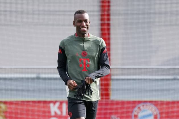 Nicolas Jackson (FC Bayern Muenchen, 11) lacht, GER, Abschlusstraining, FC Bayern Muenchen, Fussball, UEFA Champions League, Liga-Phase, 4. Spieltag, Saison 2025 2026, 03.11.2025, GER, Abschlusstraining, FC Bayern Muenchen, Fussball, UEFA Champions League, Liga-Phase, 4. Spieltag, Saison 2025 2026, 03.11.2025 Muenchen Copyright: xEibner-Pressefoto JennixMaulx EP_JML