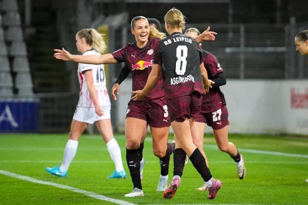 Fussball, Google Pixel Frauen-Bundesliga, 8 .Spieltag, 2025 2026, SC Freiburg vs. RB Leipzig, 03.11.2025, Dreisamstadion, Freiburg,:Emilia Kiaer Asgeiersdottir (RB Leipzig ,8) Tor, Torjubel, Emotionen, Torschuss, Freude, Jubel, Freiburg Dreisamstadion Baden-Württemberg Deutschland Copyright: xFINLEYxMÖRCHx