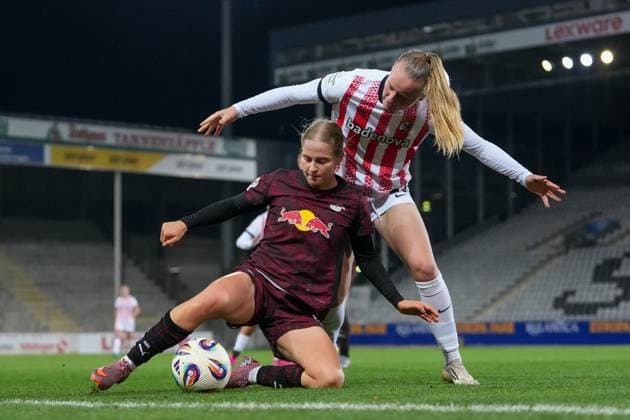 Emilia Kiaer Ãsgeirsdottir Emilia Kiaer Asgeirsdottir (RB Leipzig, 08) im Zweikampf mit Luca Birkholz (SC Freiburg, 23) , Deutschland, Fussball, GooglePixel Frauen-Bundesliga, 8.Spieltag, 2025 2026, SC Freiburg vs. RB Leipzig, 03.11.2025, Dreisamstadion, Freiburg, Deutschland DFB REGULATIONS PROHIBIT ANY USE OF PHOTOGRAPHS AS IMAGE SEQUENCES AND OR QUASI-VIDEO. Freiburg Dreisamstadion Baden-Wuerttemberg Deutschland Copyright: xArnexAmbergx