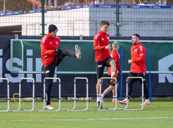Fußball, Herren, Saison 2025 2026, 1. Bundesliga, 1. FC Union Berlin, Training, v. l. Christopher Trimmel (1. FC Union Berlin), Janik Haberer (1. FC Union Berlin), Josip Juranovic (1. FC Union Berlin), 04.11. 2025, Copyright: xMatthiasxKochx