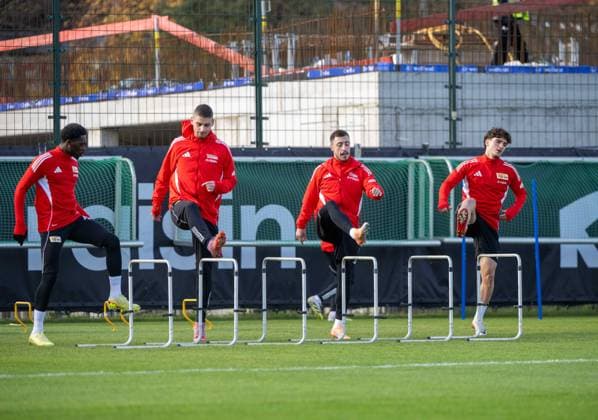 Fußball, Herren, Saison 2025 2026, 1. Bundesliga, 1. FC Union Berlin, Training, v. l. Derrick Köhn (1. FC Union Berlin), Andrej Ilic (1. FC Union Berlin), Josip Juranovic (1. FC Union Berlin), David Preu (1. FC Union Berlin), 04.11. 2025, Copyright: xMatthiasxKochx