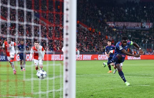 Bukayo Saka of Arsenal scores the opening goal from penalty Slavia Prague v Arsenal, UEFA Champions League, Group Stage, Football, Fortuna Arena, Prague, Czechia - 04 Nov 2025Prague Fortuna Arena Czech Republic EDITORIAL USE ONLY No use with unauthorised audio, video, data, fixture lists, club league logos or live services. Online in-match use limited to 120 images, no video emulation. No use in betting, games or single club league player publications. Copyright: xMichaelxZemanek Shutterstockx 15642030t