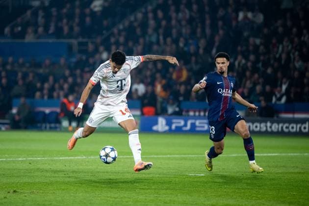 Luis Diaz (FC Bayern Muenchen, 14) trifft das Tor zum 0:1, daneben Warren Zaire-Emery (Paris Saint Germain, 33) , GER, FC Bayern Muenchen vs Paris Saint Germain, Fussball, UEFA Champions League, Ligaphase, 4. Spieltag, Saison 2025 2026, 04.11.2025 GER, FC Bayern Muenchen vs Paris Saint Germain, Fussball, UEFA Champions League, Ligaphase, 4. Spieltag, Saison 2025 2026, 04.11.2025 Paris Copyright: xEibner-Pressefoto Memmlerx EP_MMR