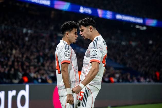 Luis Diaz (FC Bayern Muenchen, 14), Aleksandar Pavlovic (FC Bayern Muenchen, 45) jubeln ueber das Tor zum 0:1, GER, FC Bayern Muenchen vs Paris Saint Germain, Fussball, UEFA Champions League, Ligaphase, 4. Spieltag, Saison 2025 2026, 04.11.2025 GER, FC Bayern Muenchen vs Paris Saint Germain, Fussball, UEFA Champions League, Ligaphase, 4. Spieltag, Saison 2025 2026, 04.11.2025 Paris Copyright: xEibner-Pressefoto Memmlerx EP_MMR