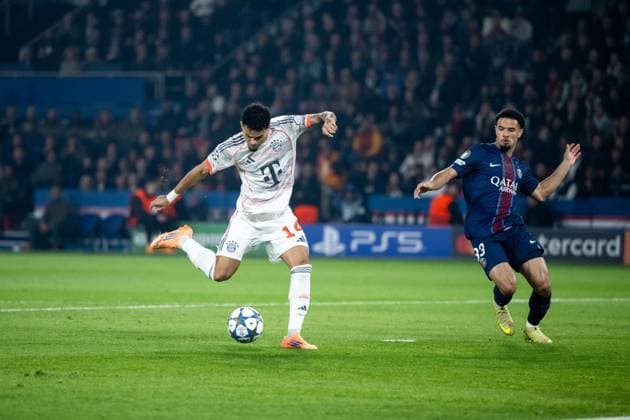 Luis Diaz (FC Bayern Muenchen, 14) trifft das Tor zum 0:1, daneben Warren Zaire-Emery (Paris Saint Germain, 33) , GER, FC Bayern Muenchen vs Paris Saint Germain, Fussball, UEFA Champions League, Ligaphase, 4. Spieltag, Saison 2025 2026, 04.11.2025 GER, FC Bayern Muenchen vs Paris Saint Germain, Fussball, UEFA Champions League, Ligaphase, 4. Spieltag, Saison 2025 2026, 04.11.2025 Paris Copyright: xEibner-Pressefoto Memmlerx EP_MMR