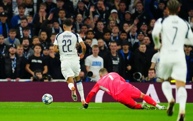 Brennan Johnson of Tottenham Hotspur goes around C Copenhagen goalkeeper Dominik Kotarski and scores the opening goal Tottenham Hotspur v FC Copenhagen, UEFA Champions League, Group Stage, Football, Tottenham Hotspur Stadium, London, UK - 04 Nov 2025London Tottenham Hotspur Stadium United Kingdom EDITORIAL USE ONLY No use with unauthorised audio, video, data, fixture lists, club league logos or live services. Online in-match use limited to 120 images, no video emulation. No use in betting, games or single club league player publications. Copyright: xJavierxGarcia Shutterstockx 15642014k