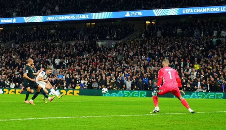 Micky van de Ven of Tottenham Hotspur scores a goal to make it 3-0 Tottenham Hotspur v FC Copenhagen, UEFA Champions League, Group Stage, Football, Tottenham Hotspur Stadium, London, UK - 04 Nov 2025London Tottenham Hotspur Stadium United Kingdom EDITORIAL USE ONLY No use with unauthorised audio, video, data, fixture lists, club league logos or live services. Online in-match use limited to 120 images, no video emulation. No use in betting, games or single club league player publications. Copyright: xJavierxGarcia Shutterstockx 15642014ag