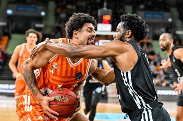 GER, EuroCup, ratiopharm Ulm vs London Lions 05.11.2025, ratiopharm arena, Neu-Ulm, GER, EuroCup, ratiopharm Ulm vs London Lions, im Bild Len Schoormann (Ulm, 1), Chasson Randle (London, 2)