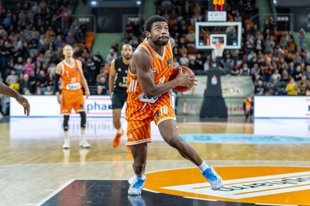 Malik Osborne (Ratiopharm Ulm, 10) auf dem Weg zum Korb dynamisch Mimik, GER, ratiopharm ulm vs. London Lions, Basketball, 6. Runde, BKT EuroCup, Spielzeit 2025 2026, 05.11.2025, GER, ratiopharm ulm vs. London Lions, Basketball, 6. Runde, BKT EuroCup, Spielzeit 2025 2026, 05.11.2025 Neu-Ulm Copyright: xEibner-Pressefoto JanixPlessx EP_JPL