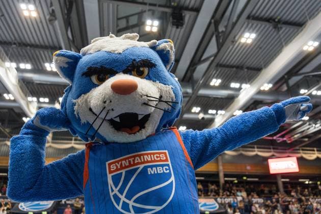 GER, European North Basketball League, ENBL, 2025-2026, Syntainics MBC - Valmiera Glass VIA. 05.11.2025, Stadthalle, Weißenfels, GER, European North Basketball League, ENBL, 2025-2026, Syntainics MBC - Valmiera Glass VIA. Wolf, Maskottchen vom Syntainics MBC Â Foto Alexander Trienitz Weißenfels Stadthalle Sachsen-Anhalt Deutschland