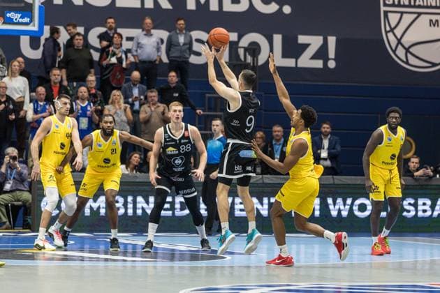GER, European North Basketball League, ENBL, 2025-2026, Syntainics MBC - Valmiera Glass VIA. 05.11.2025, Stadthalle, Weißenfels, GER, European North Basketball League, ENBL, 2025-2026, Syntainics MBC - Valmiera Glass VIA. Artis Ate (Valmiera Glass VIA, 9) Â Foto Alexander Trienitz Weißenfels Stadthalle Sachsen-Anhalt Deutschland