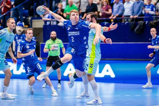 v.l. Lukas Hutecek (TBV Lemgo Lippe, 02), Teitur Einarsson (VfL Gummersbach, 14) GER, TBV Lemgo Lippe vs. VfL Gummersbach, Handball, DHB-Pokal, 3. Spieltag, Spielzeit 2025 2026, 05.11.2025 GER, TBV Lemgo Lippe vs. VfL Gummersbach, Handball, DHB-Pokal, 3. Spieltag, Spielzeit 2025 2026, 05.11.2025 Lemgo Copyright: xEibner-Pressefoto JanxRollingerx EP_JSK