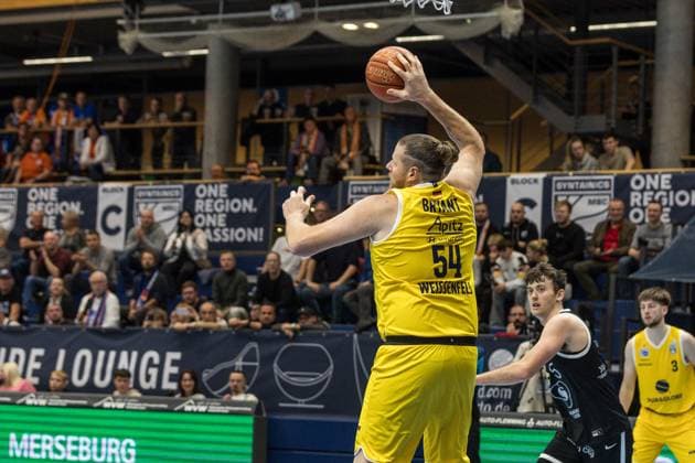 GER, European North Basketball League, ENBL, 2025-2026, Syntainics MBC - Valmiera Glass VIA. 05.11.2025, Stadthalle, Weißenfels, GER, European North Basketball League, ENBL, 2025-2026, Syntainics MBC - Valmiera Glass VIA. John Bryant (Syntainics MBC, 54) Â Foto Alexander Trienitz Weißenfels Stadthalle Sachsen-Anhalt Deutschland