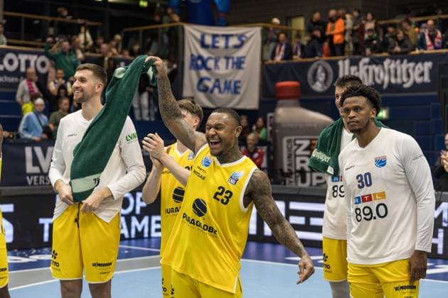 GER, European North Basketball League, ENBL, 2025-2026, Syntainics MBC - Valmiera Glass VIA. 05.11.2025, Stadthalle, Weißenfels, GER, European North Basketball League, ENBL, 2025-2026, Syntainics MBC - Valmiera Glass VIA. Charles Callison (Syntainics MBC, 23) freut sich  Foto Alexander Trienitz Weißenfels Stadthalle Sachsen-Anhalt Deutschland