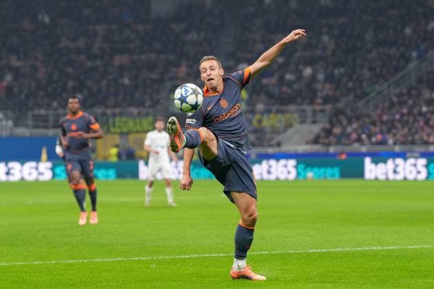 Davide Frattesi (FC Inter Mailand, F.C. Internazionale Milano, 16) am Ball , Italien, Fussball, UEFA Champions League, 4.Spieltag, Ligaphase, 2025 2026, Inter Mailand vs. FC Kairat Almaty, 05.11.2025, Giuseppe-Meazza-Stadion, San Siro, Mailand, Italien Mailand Giuseppe-Meazza-Stadion, San Sir Lombardei Italien Copyright: xArnexAmbergx