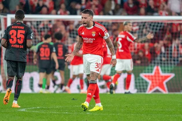 Nicolas Otamendi (Benfica Lissabon, 30) aergert sich uerber eine vergebene Torchance seiner Mannschaft, POR, Benfica Lissabon vs. Bayer 04 Leverkusen, Fussball, UEFA Champions League, Spieltag 4, Spielzeit 2025 2026, 05.11.2025, POR, Benfica Lissabon vs. Bayer 04 Leverkusen, Fussball, UEFA Champions League, Spieltag 4, Spielzeit 2025 2026, 05.11.2025, Lissabon Copyright: xEibner-Pressefoto EdwardxCheungx EP_ECG