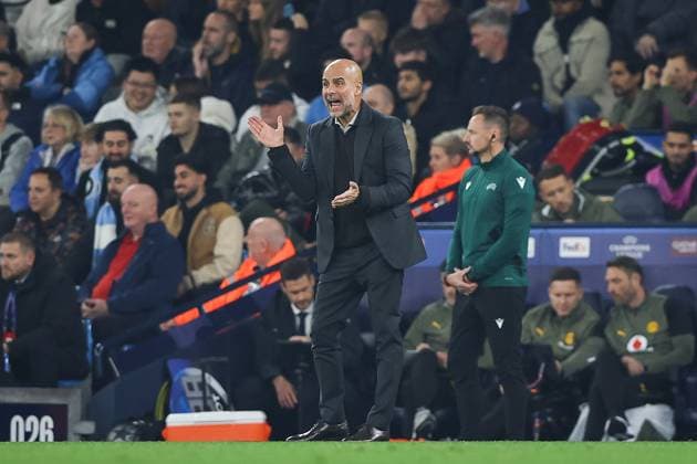 . - Manchester City v Borussia Dortmund, MD4, UEFA Champions League, League Phase, Etihad Stadium, Manchester, England. - 5th November 2025. (C) Ian Stephen Crystal Pix Manchester City manager Pep Guardiola encourages his players. - Manchester City v Borussia Dortmund, MD4, UEFA Champions League, League Phase, Etihad Stadium, Manchester, England. - 5th November 2025. (C) Ian Stephen Crystal Pix Manchester Etihad Stadium United Kingdom Copyright: xIanxStephenx CP_IM_IS_City_Dortmund_05November2025_024