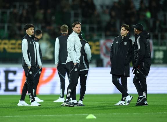 Celtic players during pre match pitch inspection Midtjylland vs Celtic, UEFA Europa League, Group Stage, Football, MCH Arena, Herning, Denmark - 06 Nov 2025Herning MCH Arena Denmark EDITORIAL USE ONLY No use with unauthorised audio, video, data, fixture lists, club league logos or live services. Online in-match use limited to 120 images, no video emulation. No use in betting, games or single club league player publications. Copyright: xMichaelxZemanek Shutterstockx 15642247f