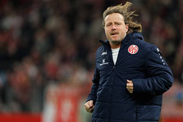 Bo Henriksen (Trainer FSV Mainz 05), FSV Mainz 05 vs AC Florenz, Fussball, Conference League, 3. Spieltag, Saison 2025 2026, 06.11.2025 DFB regulations prohibit any use of photographs as image sequences and or quasi-video. FSV Mainz 05 vs AC Florenz, Fussball, Conference League, 3. Spieltag, Saison 2025 2026, 06.11.2025 Copyright: xEibner-Pressefoto AlexanderxNeisx EP_ANS
