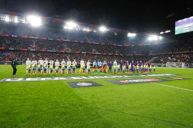 Startaufstellung FCSB Bukarest und FC Basel , Schweiz, Fussball, UEFA Europa League, 4. Spieltag, 2025 2026, FC Basel vs. FCSB Bukarest, 06.11.2025, Sankt Jakob Park, Basel, Schweiz Basel Sankt Jakob Park Kanton Basel-Stadt Schweiz Copyright: xGrantxHubbsx