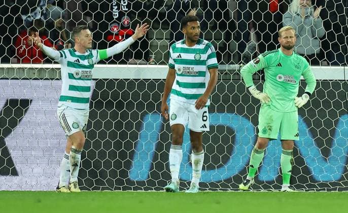 Kasper Schmeichel of Celtic reacts after conceding 1st goal Midtjylland vs Celtic, UEFA Europa League, Group Stage, Football, MCH Arena, Herning, Denmark - 06 Nov 2025Herning MCH Arena Denmark EDITORIAL USE ONLY No use with unauthorised audio, video, data, fixture lists, club league logos or live services. Online in-match use limited to 120 images, no video emulation. No use in betting, games or single club league player publications. Copyright: xMichaelxZemanek Shutterstockx 15642247u
