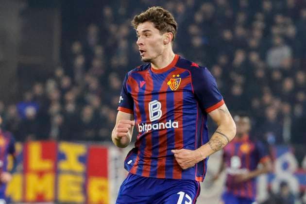 Moritz Broschinski (FC Basel, 17) , Schweiz, Fussball, UEFA Europa League, 4. Spieltag, 2025 2026, FC Basel vs. FCSB Bukarest, 06.11.2025, Sankt Jakob Park, Basel, Schweiz Basel Sankt Jakob Park Kanton Basel-Stadt Schweiz Copyright: xGrantxHubbsx
