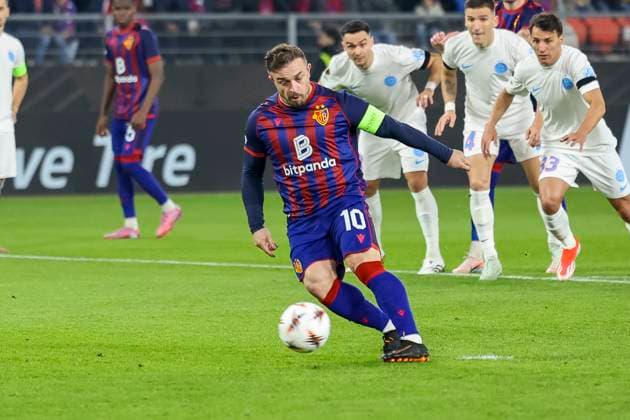 Elfmeter zum 1:0 durch Xherdan Shaqiri (FC Basel, 10) , Schweiz, Fussball, UEFA Europa League, 4. Spieltag, 2025 2026, FC Basel vs. FCSB Bukarest, 06.11.2025, Sankt Jakob Park, Basel, Schweiz Basel Sankt Jakob Park Kanton Basel-Stadt Schweiz Copyright: xGrantxHubbsx