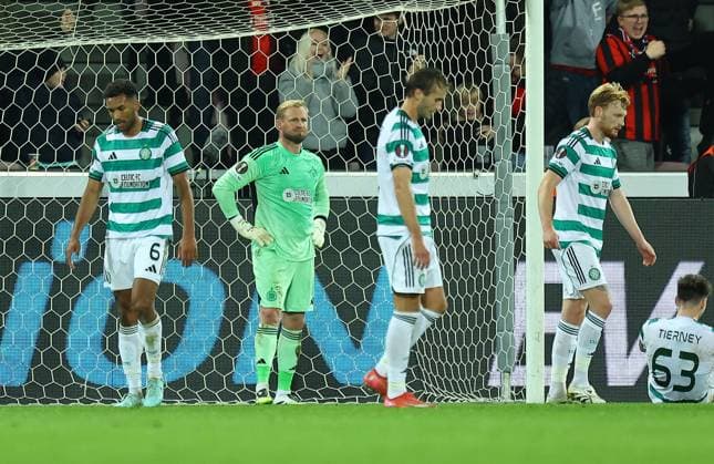 Kasper Schmeichel of Celtic reacts after conceding 1st goal Midtjylland vs Celtic, UEFA Europa League, Group Stage, Football, MCH Arena, Herning, Denmark - 06 Nov 2025Herning MCH Arena Denmark EDITORIAL USE ONLY No use with unauthorised audio, video, data, fixture lists, club league logos or live services. Online in-match use limited to 120 images, no video emulation. No use in betting, games or single club league player publications. Copyright: xMichaelxZemanek Shutterstockx 15642247v