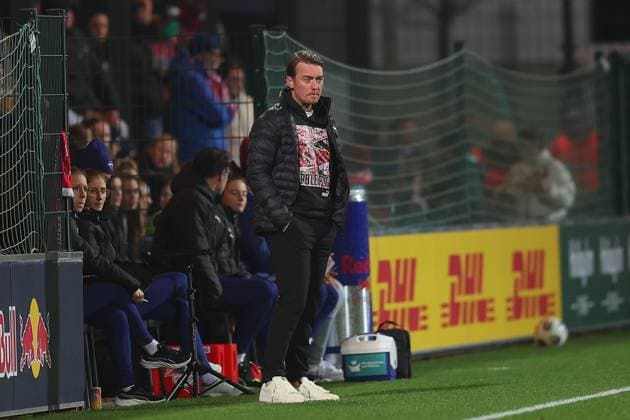 RB Leipzig - Jena 1. Bundesliga Frauen Leipzig, Trainingszentrum am Cottaweg, 06.11.2025, Fußball, Frauen, Saison 2025 2026, Frauen-Bundesliga, 9. Spieltag , RB Leipzig - FC Carl Zeiss Jena , Im Bild v.l.: Trainer Jonas Stephan (RB Leipzig) ,