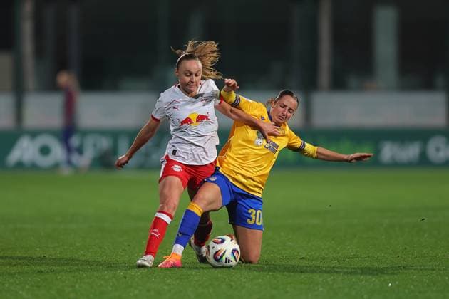 RB Leipzig - Jena 1. Bundesliga Frauen Leipzig, Trainingszentrum am Cottaweg, 06.11.2025, Fußball, Frauen, Saison 2025 2026, Frauen-Bundesliga, 9. Spieltag , RB Leipzig - FC Carl Zeiss Jena , Im Bild v.l.: Lou-Ann Joly (6, RB Leipzig) und ,