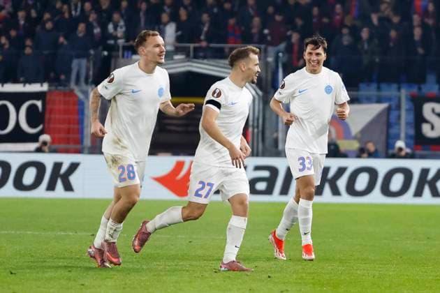 Torjubel FCSB Bukarest beim 1:1 durch Darius Olaru (FCSB Bukarest, 27) , Schweiz, Fussball, UEFA Europa League, 4. Spieltag, 2025 2026, FC Basel vs. FCSB Bukarest, 06.11.2025, Sankt Jakob Park, Basel, Schweiz Basel Sankt Jakob Park Kanton Basel-Stadt Schweiz Copyright: xGrantxHubbsx