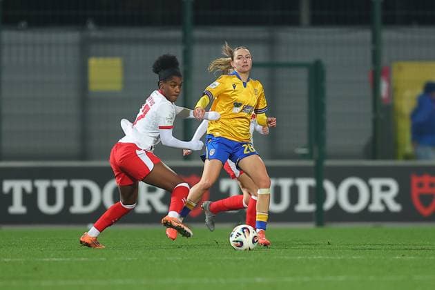 RB Leipzig - Jena 1. Bundesliga Frauen Leipzig, Trainingszentrum am Cottaweg, 06.11.2025, Fußball, Frauen, Saison 2025 2026, Frauen-Bundesliga, 9. Spieltag , RB Leipzig - FC Carl Zeiss Jena , Im Bild v.l.: Delice Boboy (17, Leipzig) und Emiliy Reske (28, Jena) ,