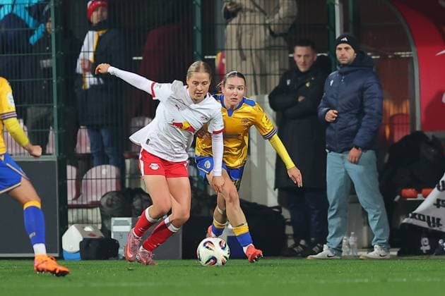 RB Leipzig - Jena 1. Bundesliga Frauen Leipzig, Trainingszentrum am Cottaweg, 06.11.2025, Fußball, Frauen, Saison 2025 2026, Frauen-Bundesliga, 9. Spieltag , RB Leipzig - FC Carl Zeiss Jena , Im Bild v.l.: Emilia Ãsgeirsdottir (8, Leipzig) und Emiliy Reske (28, Jena) ,