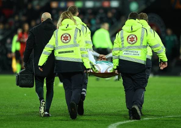 Callum Osmand of Celtic looks injured and is taken off the pitch Midtjylland vs Celtic, UEFA Europa League, Group Stage, Football, MCH Arena, Herning, Denmark - 06 Nov 2025Herning MCH Arena Denmark EDITORIAL USE ONLY No use with unauthorised audio, video, data, fixture lists, club league logos or live services. Online in-match use limited to 120 images, no video emulation. No use in betting, games or single club league player publications. Copyright: xMichaelxZemanek Shutterstockx 15642247am