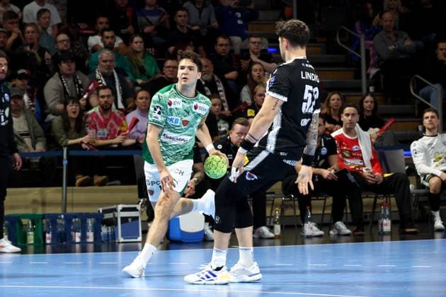 DEU, DHB-Pokal, Fuechse Berlin vs. Eisenach, 06.11.2025, Max-Schmeling-Halle, Berlin, DEU, DHB-Pokal, Fuechse Berlin vs. Eisenach, im Bild Tobias Reichmann (Fuechse Berlin 36), Justin Kurch (Eisenach 52)