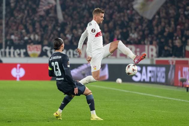 v.li. Anis Hadj Moussa (Feyenoord Rotterdam, 23), Maximilian Mittelstaedt (VfB Stuttgart, 07) GER, VfB Stuttgart vs. Feyenoord Rotterdam, Fussball, UEFA Europa League, Herren, 4. Spieltag, Spielzeit 2025 2026, 06.11.2025, GER, VfB Stuttgart vs. Feyenoord Rotterdam, Fussball, UEFA Europa League, Herren, 4. Spieltag, Spielzeit 2025 2026, 06.11.2025 Stuttgart Copyright: xEibner-Pressefoto WolfgangxFrankx EP_WFK