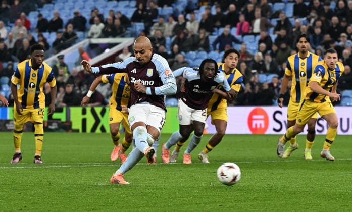 Donyell Malen of Aston Villa scores the team s second goal from a penalty Aston Villa v Maccabi Tel Aviv, UEFA Europa League, Group Stage, Football, Villa Park, Birmingham, UK - 06 Nov 2025Birmingham Villa Park United Kingdom EDITORIAL USE ONLY No use with unauthorised audio, video, data, fixture lists, club league logos or live services. Online in-match use limited to 120 images, no video emulation. No use in betting, games or single club league player publications. Copyright: xAnnaxGowthorpe Shutterstockx 15642257ah